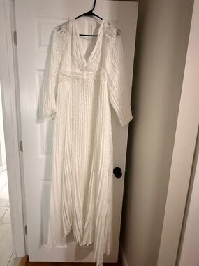 Elegant White V-Neck Long Sleeve Maxi Dress
